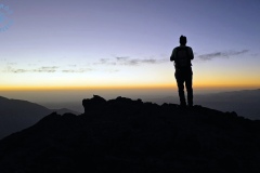 sylwetka o wschodzie słońca